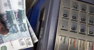 Студентка утащила из банкомата выданные не ей деньги