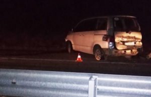 Автомобиль протаранил дорожное ограждение на Чуйском тракте