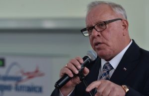 «Женщины Алтая» предложили назвать аэропорт именем Бердникова