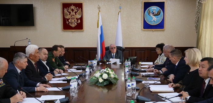 Глава республики встретился с представителями ветеранских организаций