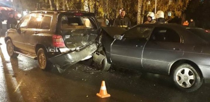 В Горно-Алтайске столкнулись три автомобиля