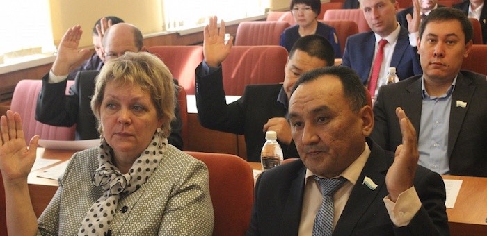 Дополнительные доходы бюджета городские депутаты направили на социальные объекты