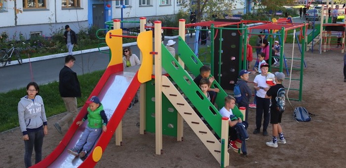 Две благоустроенные дворовые территории открыли в Горно-Алтайске
