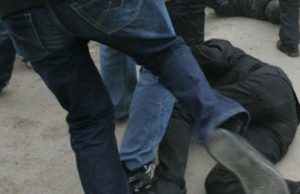 Пьяный уголовник избил студента монтировкой