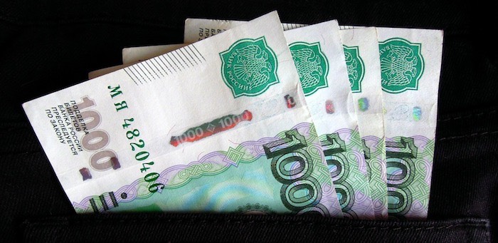 Студентка обворовала соседку по общежитию, чтобы покушать и одеться