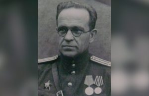 Днем работал в рентгенкабинете, а ночью становился к операционному столу и помогал хирургам