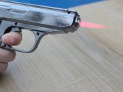 Мужчину, угрожавшему горожанам пистолетом-зажигалкой, могут посадить на два года