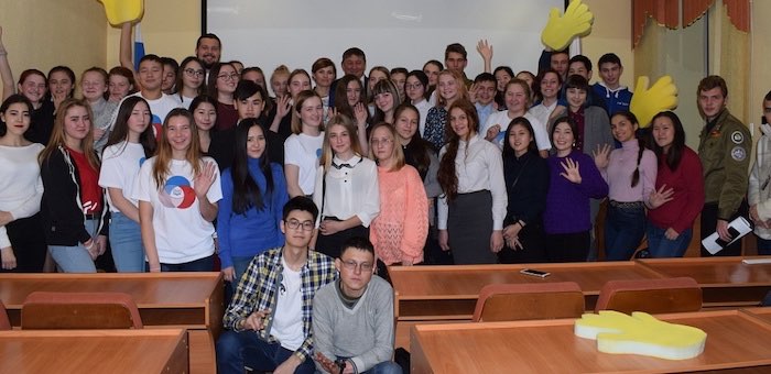 Руководители Горно-Алтайска встретились с волонтерами