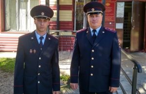 Полицейские спасли из огня семью из четырех человек