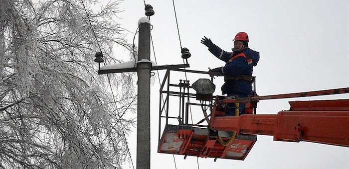 Электроснабжение в сети 10-110 киловольт восстановлено. Все силы брошены на помощь майминцам