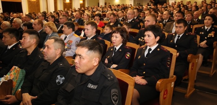 Полицейские отметили профессиональный праздник и получили награды