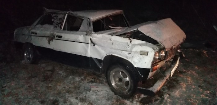 Пьяный водитель перевернул машину, две маленькие девочки попали в больницу
