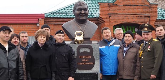 Памятник известному спортсмену Ивану Немцеву открыли в Майме