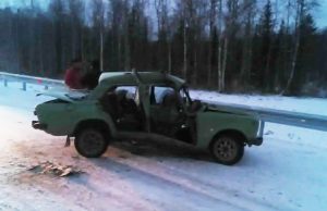 Житель Турочака разбил машину об стоявший на дороге автокран