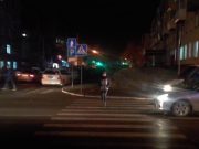 15-летнюю девушку на пешеходном переходе сбил BMW, водитель скрылся