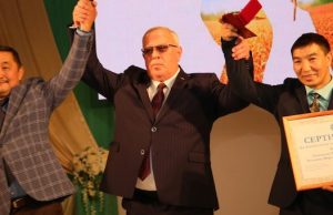 Чемпион мира Родион Асканаков получил квартиру, а Менунчи Яйтаков – «Тан Чолмон»