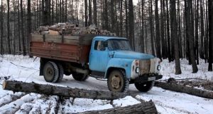 Любитель спиртного угнал грузовик, чтобы сгонять за водкой