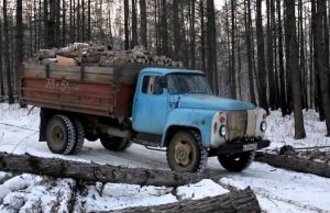 Любитель спиртного угнал грузовик, чтобы сгонять за водкой
