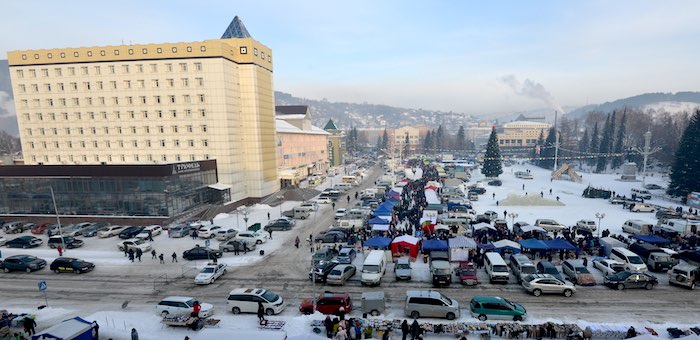 Движение автотранспорта у Дворца правосудия перекроют в понедельник