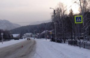 В Чемале водитель ВАЗа сбил девушку на пешеходном переходе и сбежал