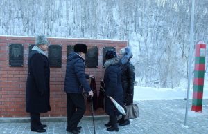 В Горно-Алтайске увековечили имена пограничников, погибших при исполнении воинского долга