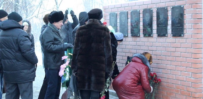 В Горно-Алтайске увековечили имена пограничников, погибших при исполнении воинского долга
