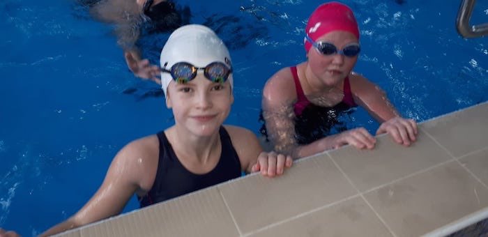 Спортсменки из Горного Алтая одержали победу в чемпионате по плаванию в Новосибирске