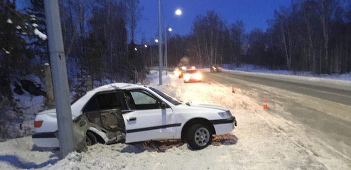 Несколько автомобилей слетели с дороги из-за заносов