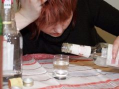 Пьяная сельчанка поссорилась с подругой и сломала ей ногу поленом Пьяная сельчанка поссорилась с подругой и сломала ей ногу поленом