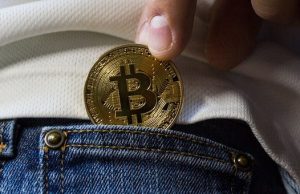 Наркоторговцы «отмывали» деньги, покупая на них биткоины