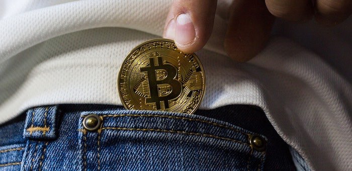 Наркоторговцы «отмывали» деньги, покупая на них биткоины