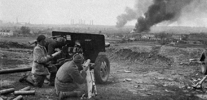 Прямой наводкой уничтожил четыре огневые точки противника