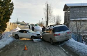 Два автомобиля не поделили дорогу в Горно-Алтайске