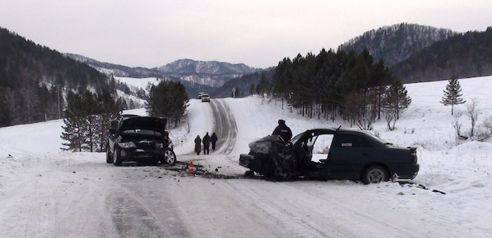 Лишенный прав водитель сел за руль автомобиля и погиб в ДТП