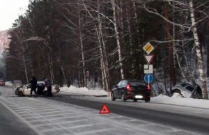 Четверо человек пострадали в ДТП на развилке Чуйского и Чемальского трактов