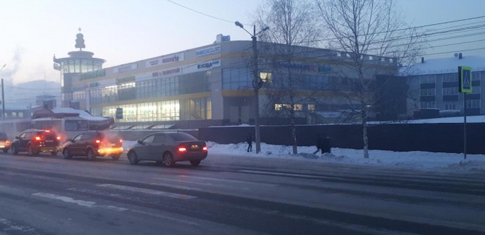 В районе Парка Победы закрывают один из пешеходных переходов