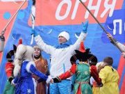 Заслуженный артист Республики Алтай пронес факел игр «Дети Азии» по улицам Поронайска
