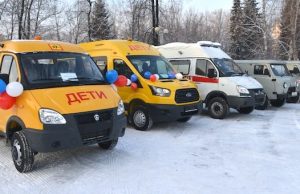 Районы получили новые школьные автобусы и санитарные автомобили