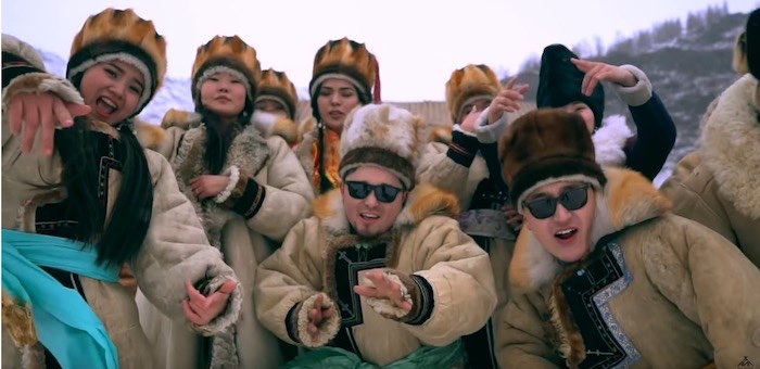 Шуточный клип об алтайской шубе сняли музыканты из группы АСМ (видео)