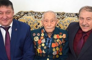 Мэр поздравил участника Сталинградской битвы с годовщиной ее завершения