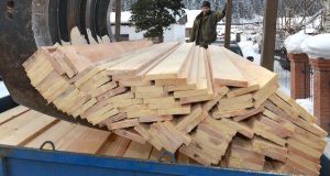 В прошлом году поставки необработанных лесоматериалов на экспорт сократились