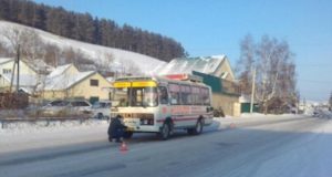 Нетрезвый житель Кызыл-Озека свалился прямо под колеса автобуса