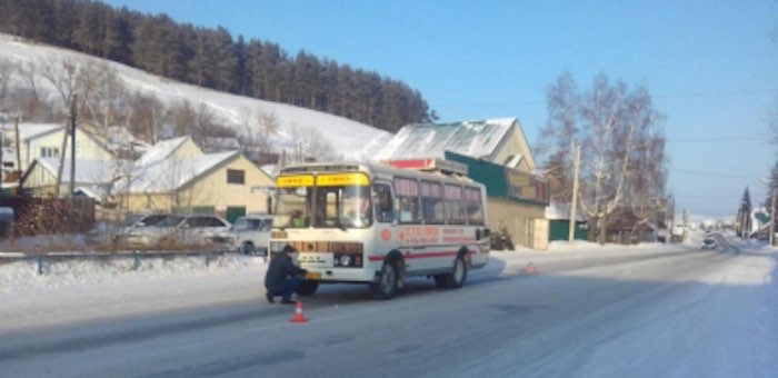 Нетрезвый житель Кызыл-Озека свалился прямо под колеса автобуса