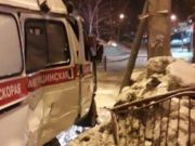 «Лада Калина» и «скорая помощь» столкнулись в Горно-Алтайске: двое пассажиров госпитализированы