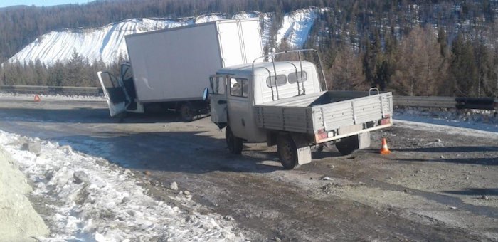 Два человека получили травмы в результате столкновений автомобилей