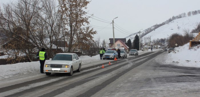 В Кызыл-Озеке ребенок выбежал на дорогу и попал под машину