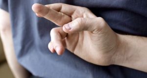 Чтобы не возвращать долг, мужчина инсценировал нападение на себя