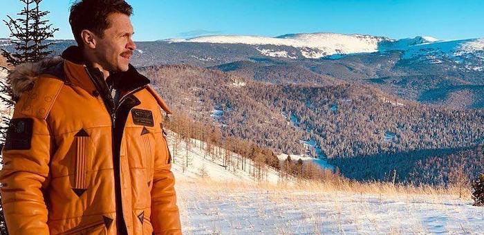 Актер Павел Деревянко купил участок у Каракольских озер и планирует построить дом из кедра