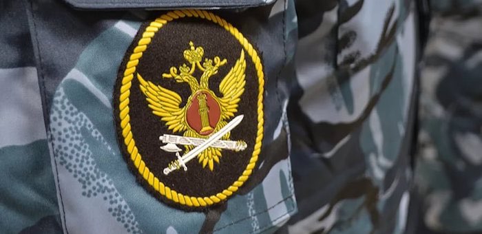Заключенного наказали за то, что плюнул на форму сотрудника ОФСИН
