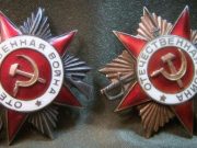 Возглавил группу выживших солдат и отразил пять контратак противника
